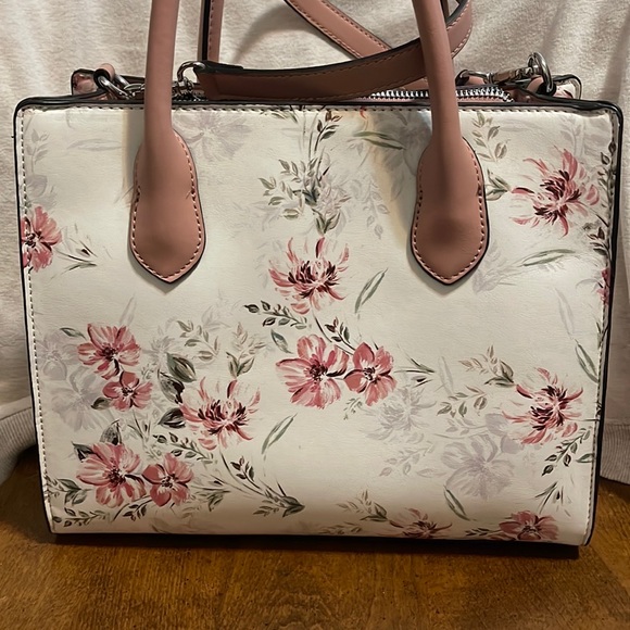 Nine West - Picture 4 of 7